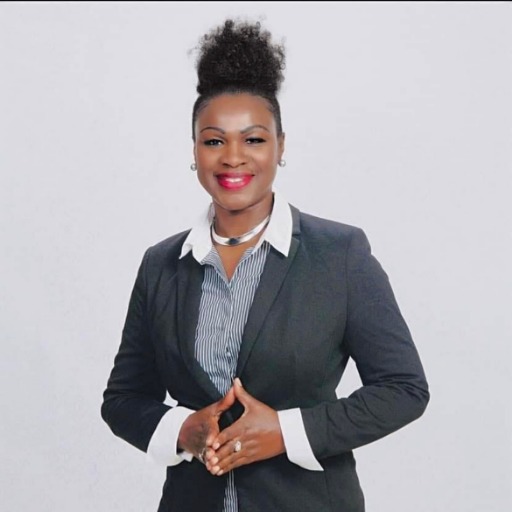 Alma Felder (Roxanne)